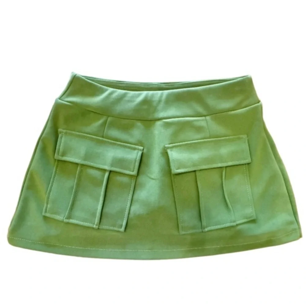 LOVE POEM BY BLOCK Green Cargo Pocket Mini Skort, Size Small.